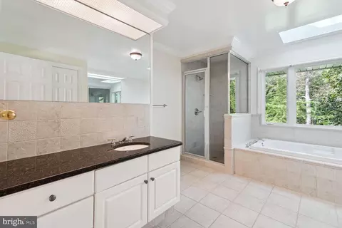 Bath - 7418 Dulany Dr, Mclean, VA 22101 photo 2 of 6