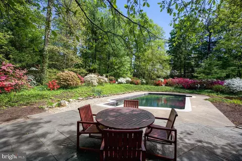 Exterior - 7418 Dulany Dr, Mclean, VA 22101 photo 6 of 11