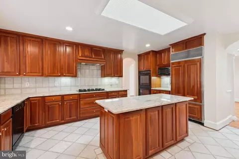 Kitchen - 7418 Dulany Dr, Mclean, VA 22101 photo 2 of 6