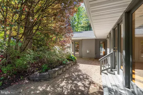 Exterior - 7418 Dulany Dr, Mclean, VA 22101 photo 4 of 11