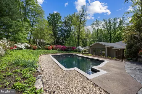 Exterior - 7418 Dulany Dr, Mclean, VA 22101 photo 11 of 11