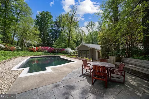 Exterior - 7418 Dulany Dr, Mclean, VA 22101 photo 8 of 11