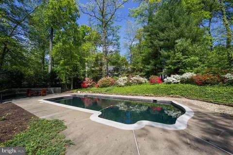 Exterior - 7418 Dulany Dr, Mclean, VA 22101 photo 5 of 11