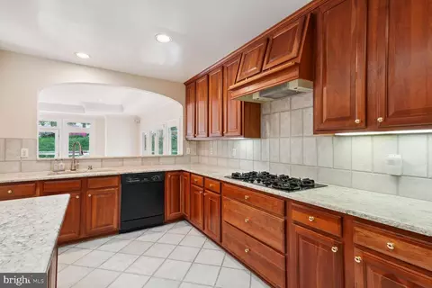 Kitchen - 7418 Dulany Dr, Mclean, VA 22101 photo 4 of 6