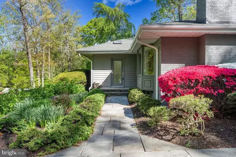 Exterior - 7418 Dulany Dr, Mclean, VA 22101 photo 3 of 11
