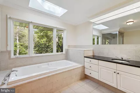 Bath - 7418 Dulany Dr, Mclean, VA 22101 photo 3 of 6