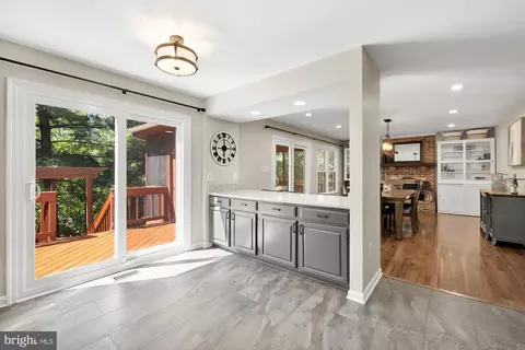 Entry Way - 11965 Grey Squirrel Ln, Reston, VA 20194 photo 4 of 7
