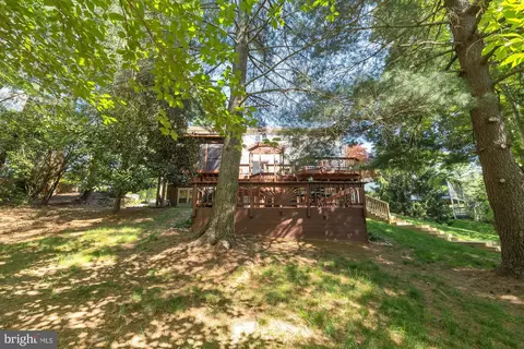 Exterior - 11965 Grey Squirrel Ln, Reston, VA 20194 photo 15 of 17