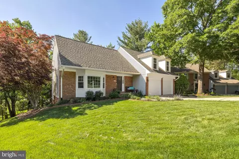 Exterior - 11965 Grey Squirrel Ln, Reston, VA 20194 photo 2 of 17
