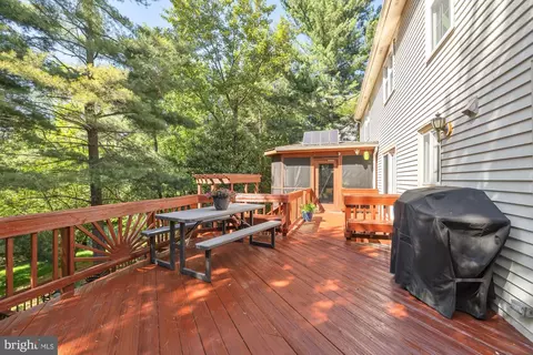 Exterior - 11965 Grey Squirrel Ln, Reston, VA 20194 photo 6 of 17
