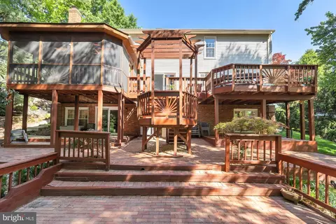 Exterior - 11965 Grey Squirrel Ln, Reston, VA 20194 photo 13 of 17