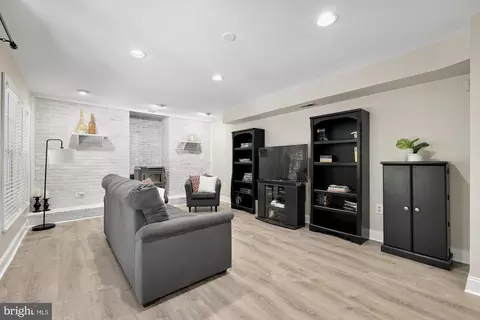 Living - 11965 Grey Squirrel Ln, Reston, VA 20194 photo 2 of 2