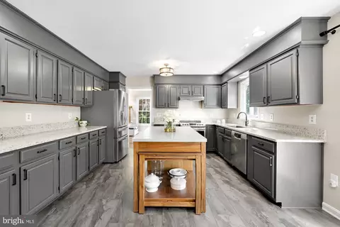 Kitchen - 11965 Grey Squirrel Ln, Reston, VA 20194 photo 6 of 9