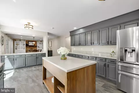 Kitchen - 11965 Grey Squirrel Ln, Reston, VA 20194 photo 4 of 9