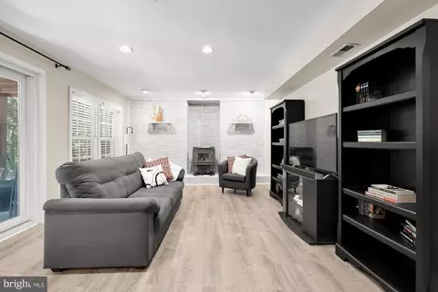 Living - 11965 Grey Squirrel Ln, Reston, VA 20194 photo 1 of 2