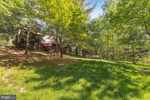 Exterior - 11965 Grey Squirrel Ln, Reston, VA 20194 photo 16 of 17