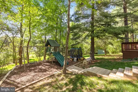Exterior - 11965 Grey Squirrel Ln, Reston, VA 20194 photo 14 of 17