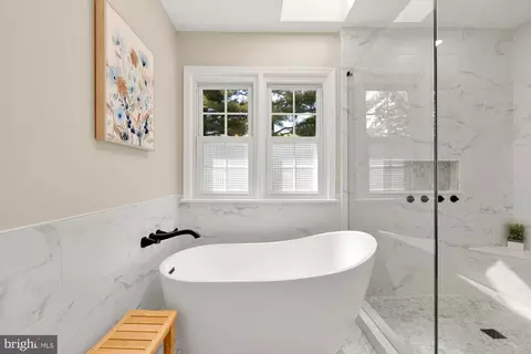 Bath - 11965 Grey Squirrel Ln, Reston, VA 20194 photo 2 of 5