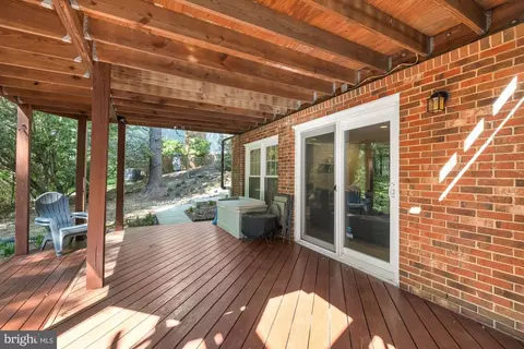 Exterior - 11965 Grey Squirrel Ln, Reston, VA 20194 photo 10 of 17
