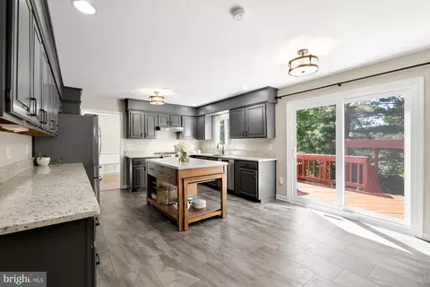 Kitchen - 11965 Grey Squirrel Ln, Reston, VA 20194 photo 5 of 9