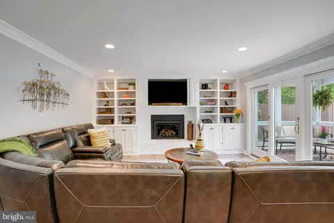 8209 Langbrook Rd, Springfield, VA 22152 photo 22