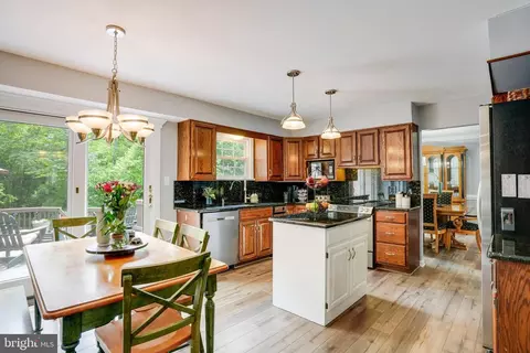 8209 Langbrook Rd, Springfield, VA 22152 photo 19