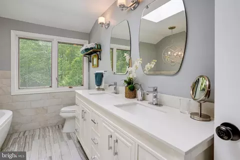 8209 Langbrook Rd, Springfield, VA 22152 photo 38