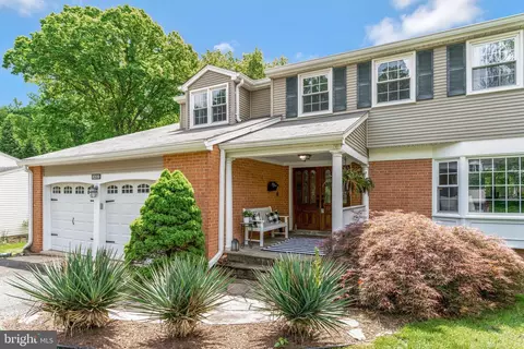 8209 Langbrook Rd, Springfield, VA 22152 photo 3