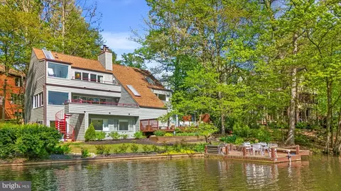 2002 Cutwater Ct, Reston, VA 20191