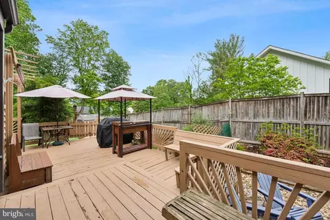 Exterior - 7514 Rolling Rd, Springfield, VA 22153 photo 13 of 21