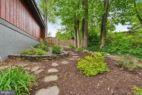 Exterior - 7514 Rolling Rd, Springfield, VA 22153 photo 5 of 21