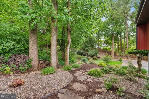Exterior - 7514 Rolling Rd, Springfield, VA 22153 photo 6 of 21