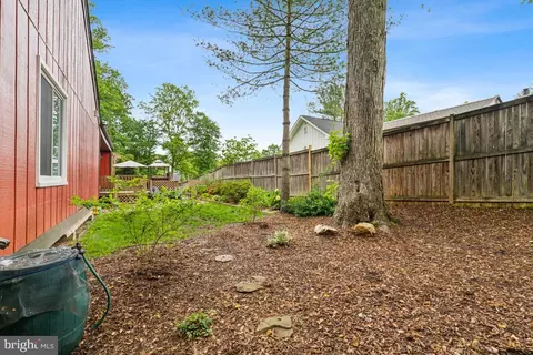 Exterior - 7514 Rolling Rd, Springfield, VA 22153 photo 8 of 21