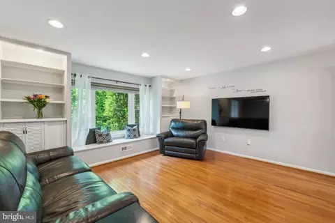 Living - 7514 Rolling Rd, Springfield, VA 22153 photo 1 of 1