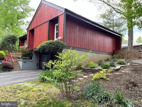 Exterior - 7514 Rolling Rd, Springfield, VA 22153 photo 3 of 21