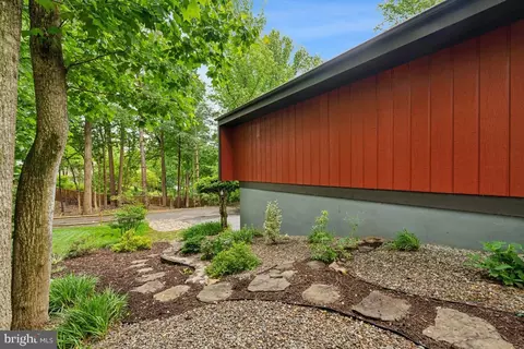 Exterior - 7514 Rolling Rd, Springfield, VA 22153 photo 7 of 21
