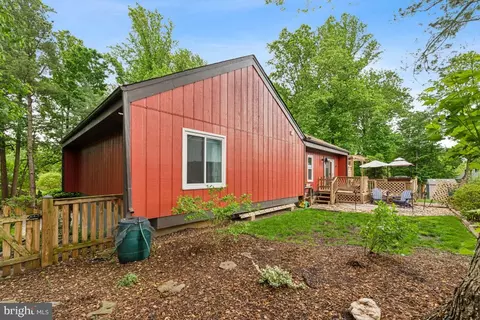 Exterior - 7514 Rolling Rd, Springfield, VA 22153 photo 9 of 21