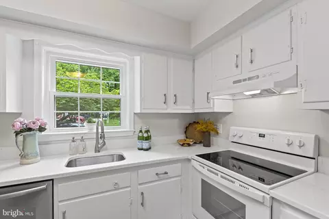 7755 Tiverton Dr, Springfield, VA 22152 photo 13