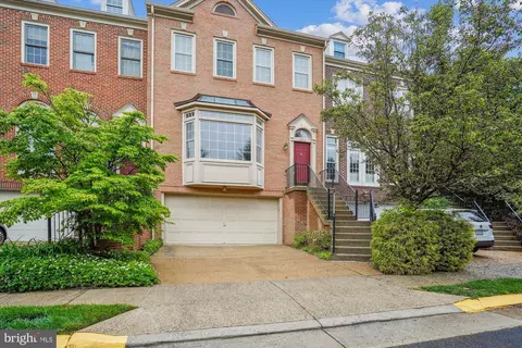 1811 Vance Pl, Vienna, VA 22182