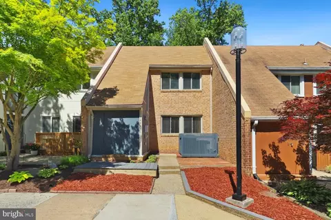 1445 Greenmont Ct, Reston, VA 20190