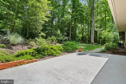 Exterior - 2407 Red Maple Ln, Reston, VA 20191 photo 6 of 18