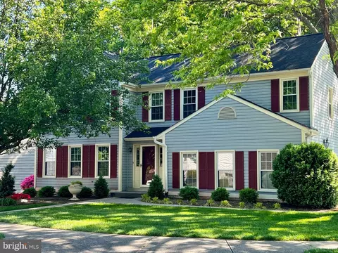 8628 Groveland Dr, Springfield, VA 22153