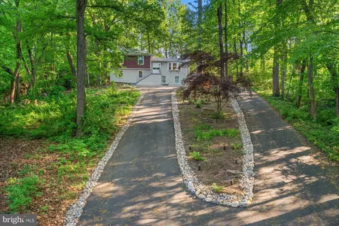 7168 Barry Rd, Alexandria, VA 22315