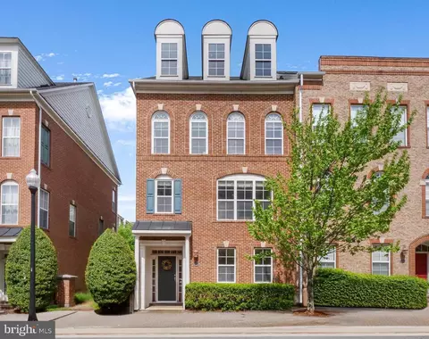 131 Fortnightly Blvd, Herndon, VA 20170