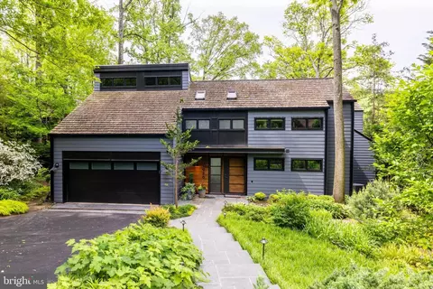 1926 Upper Lake Dr, Reston, VA 20191