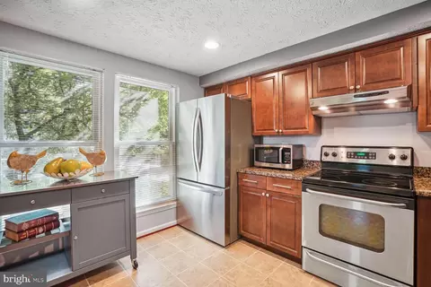 9067 Tiffany Park Ct, Springfield, VA 22152 photo 5