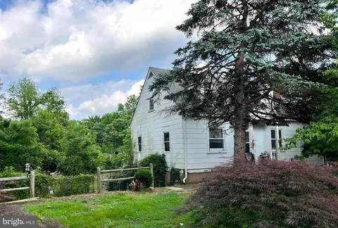8621 Woodlawn Ct, Alexandria, VA 22309