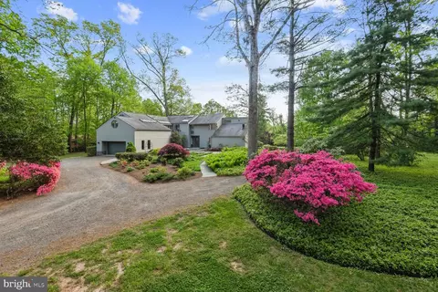 808 Crooked Crow Ln, Great Falls, VA 22066