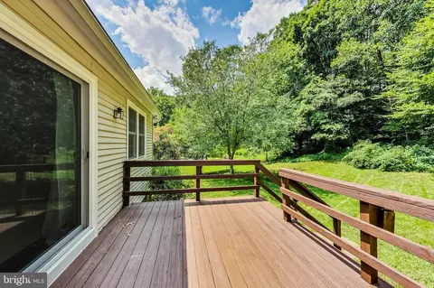 Exterior - 7406 Calamo St, Springfield, VA 22150 photo 5 of 13