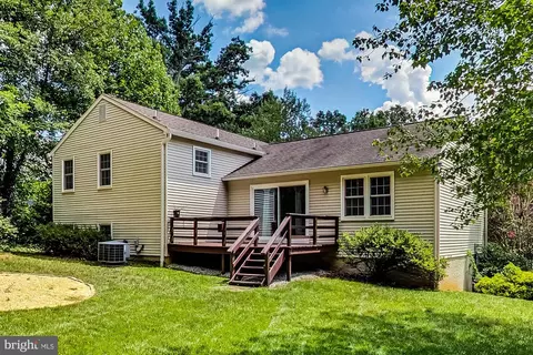 Exterior - 7406 Calamo St, Springfield, VA 22150 photo 9 of 13